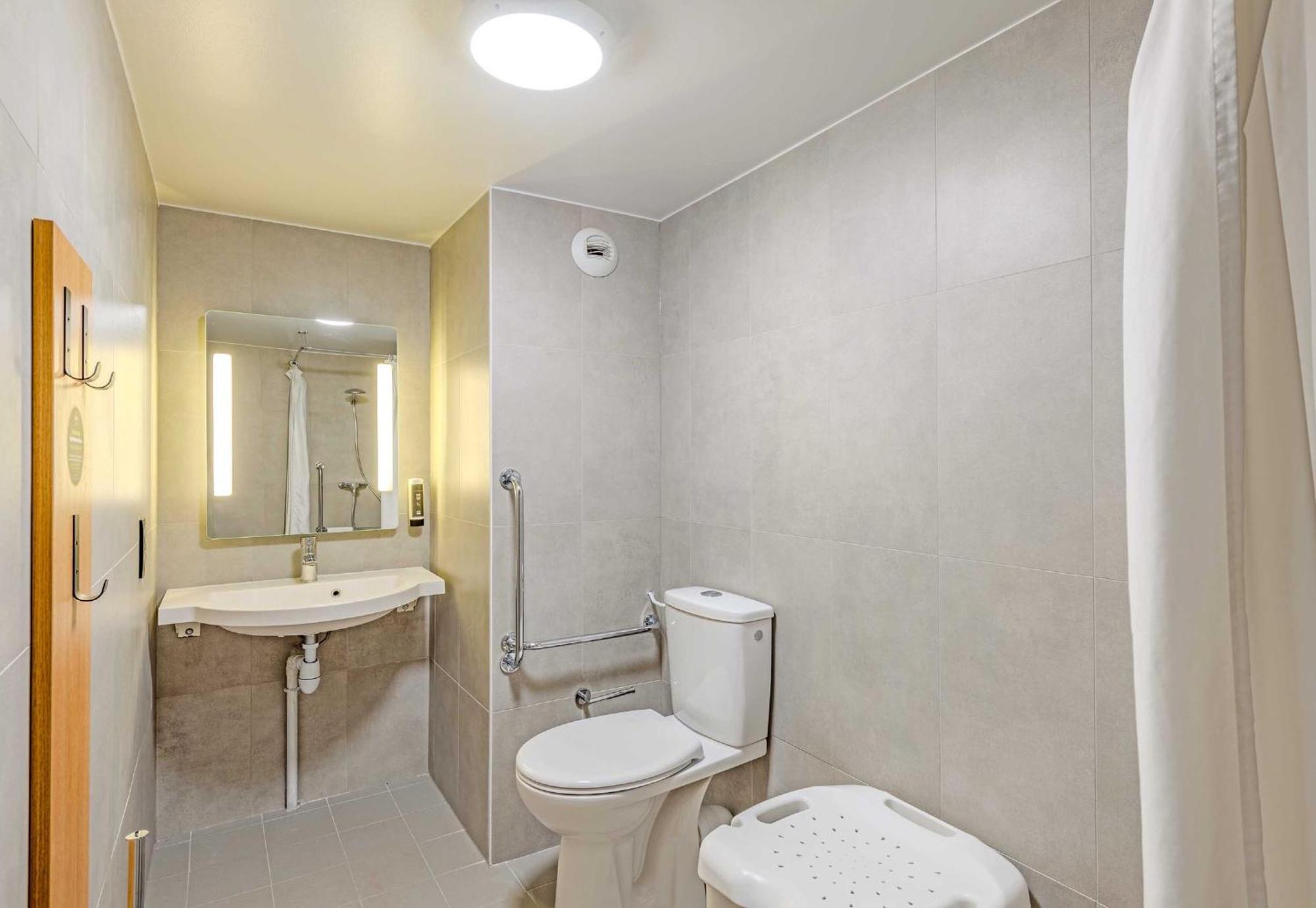 B&B Hotel Brest Kergaradec Aeroport Gouesnou ภายนอก รูปภาพ